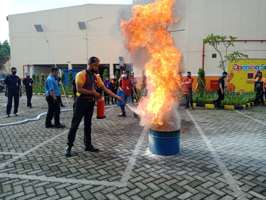Pelatihan Memadamkan Api